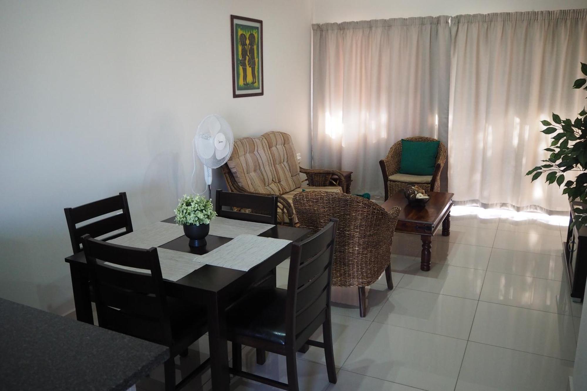 Or Tambo Self Catering Apartments, The Willows Боксбург Екстериор снимка