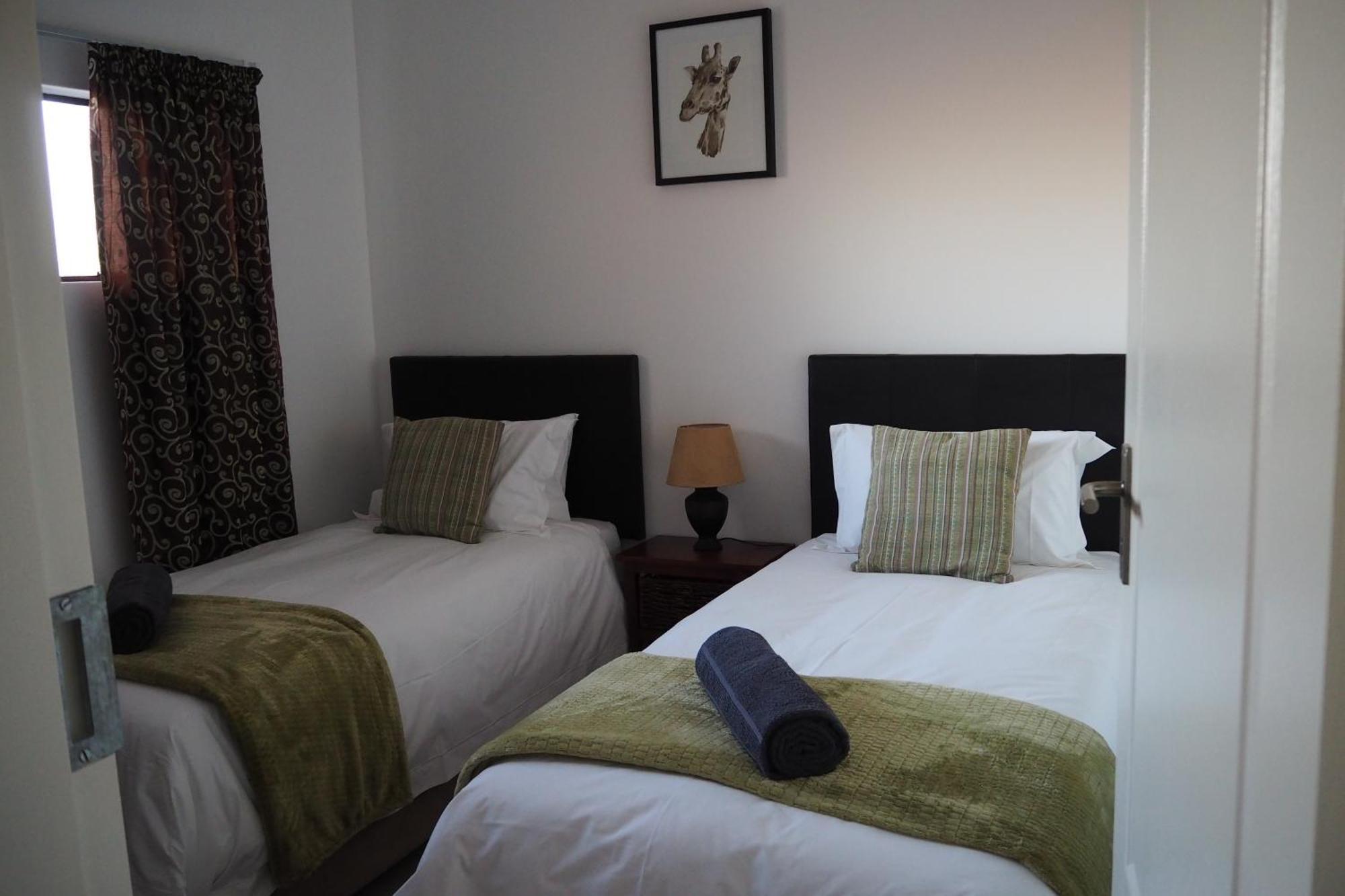 Or Tambo Self Catering Apartments, The Willows Боксбург Екстериор снимка