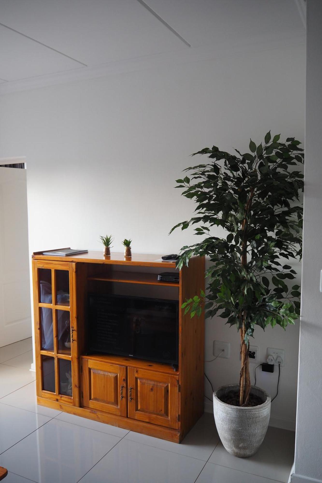Or Tambo Self Catering Apartments, The Willows Боксбург Екстериор снимка
