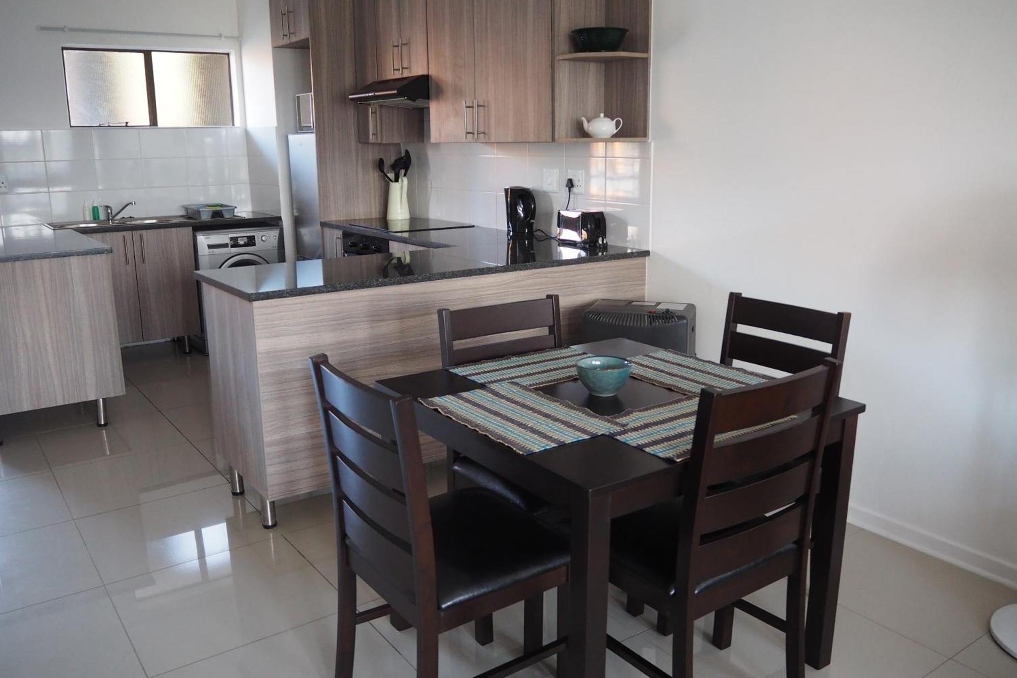 Or Tambo Self Catering Apartments, The Willows Боксбург Екстериор снимка
