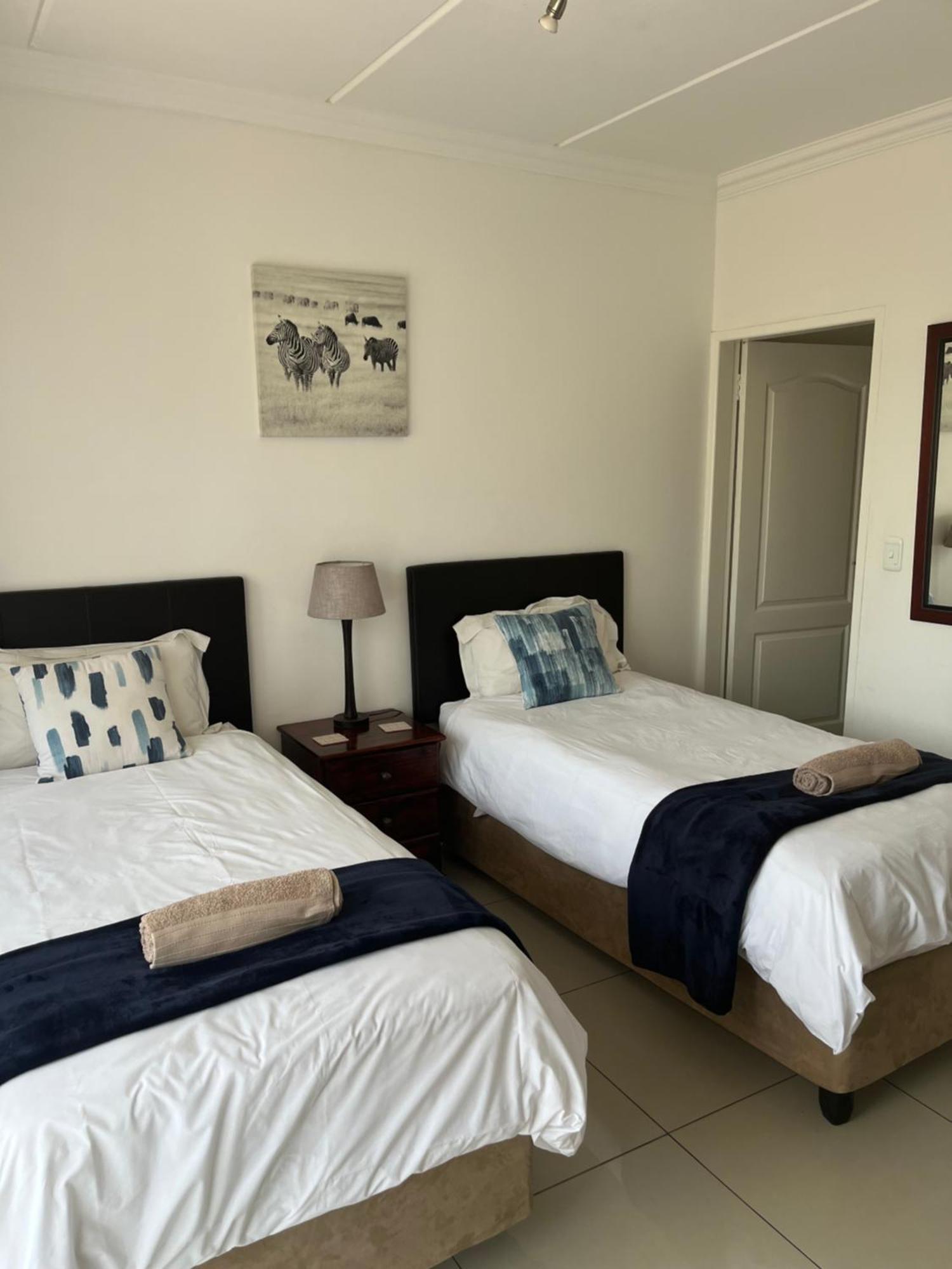 Or Tambo Self Catering Apartments, The Willows Боксбург Екстериор снимка