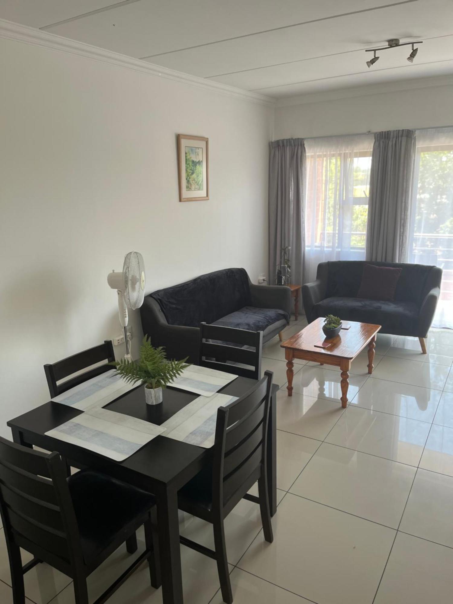 Or Tambo Self Catering Apartments, The Willows Боксбург Екстериор снимка