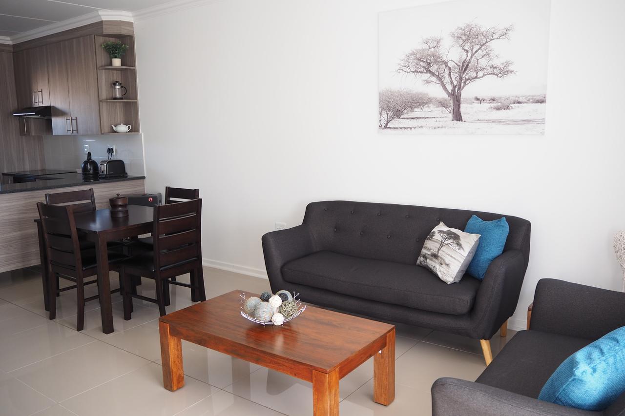 Or Tambo Self Catering Apartments, The Willows Боксбург Екстериор снимка