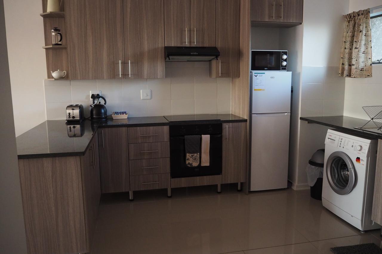 Or Tambo Self Catering Apartments, The Willows Боксбург Екстериор снимка