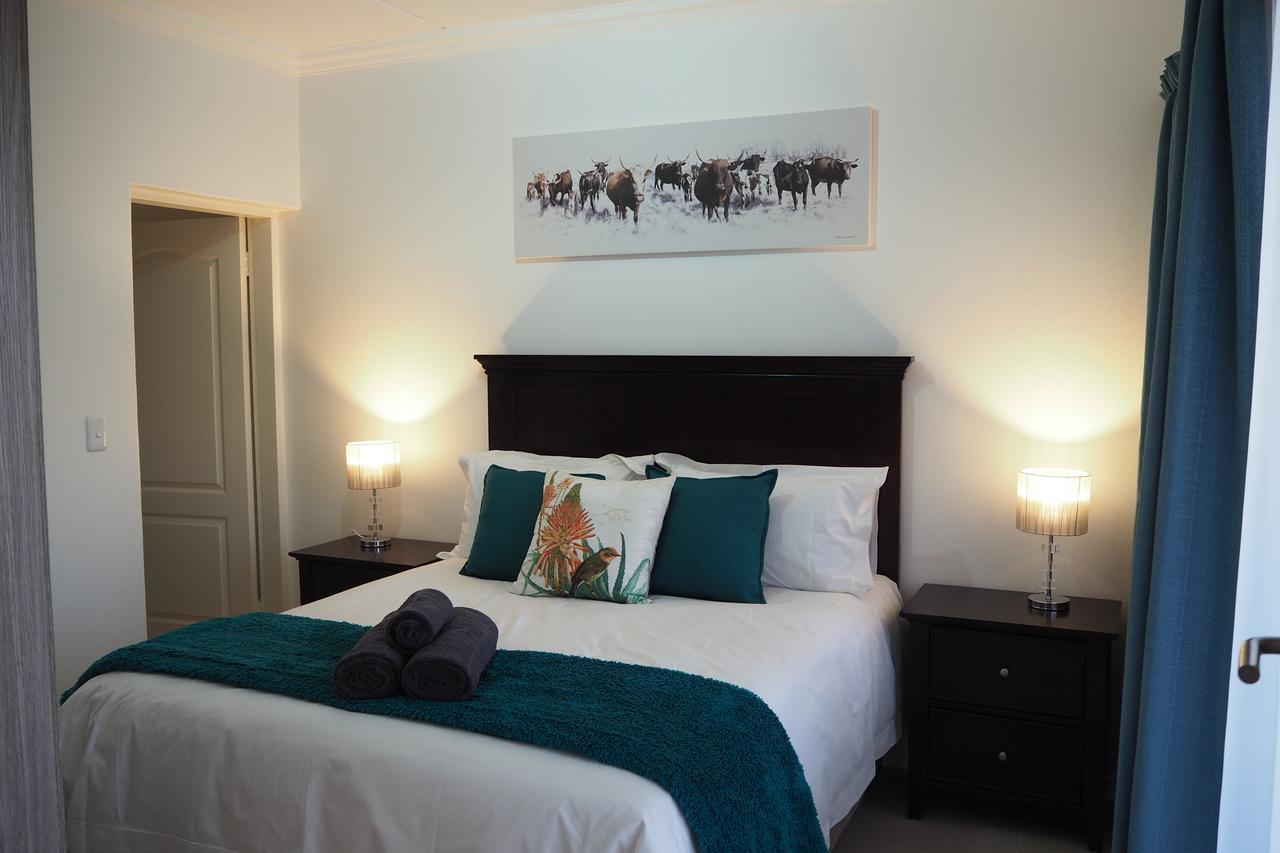 Or Tambo Self Catering Apartments, The Willows Боксбург Екстериор снимка