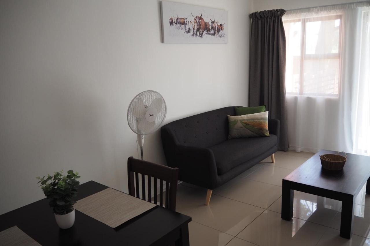 Or Tambo Self Catering Apartments, The Willows Боксбург Екстериор снимка
