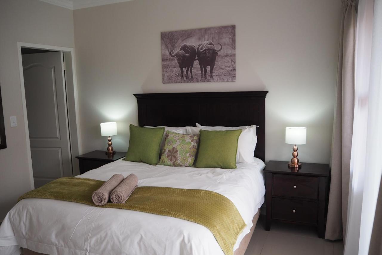 Or Tambo Self Catering Apartments, The Willows Боксбург Екстериор снимка