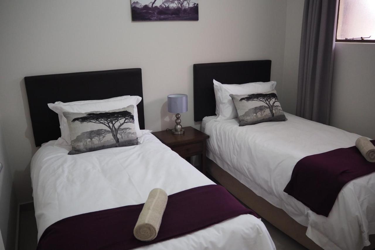 Or Tambo Self Catering Apartments, The Willows Боксбург Екстериор снимка