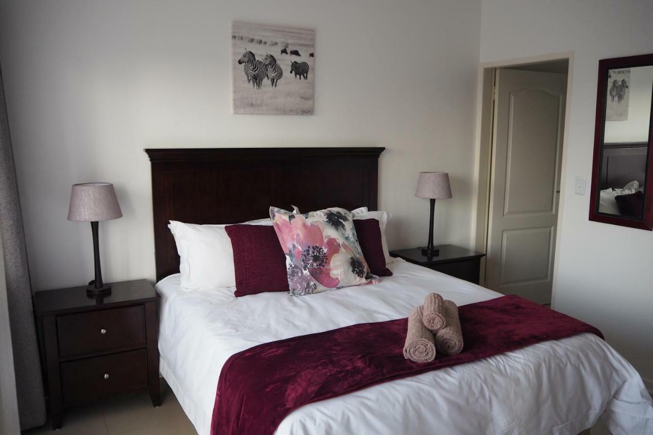 Or Tambo Self Catering Apartments, The Willows Боксбург Екстериор снимка