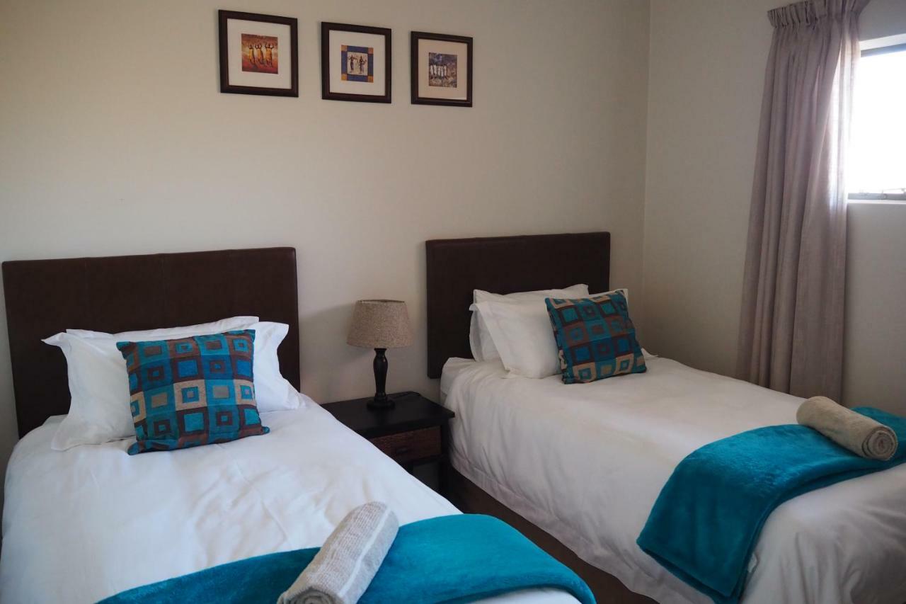 Or Tambo Self Catering Apartments, The Willows Боксбург Екстериор снимка