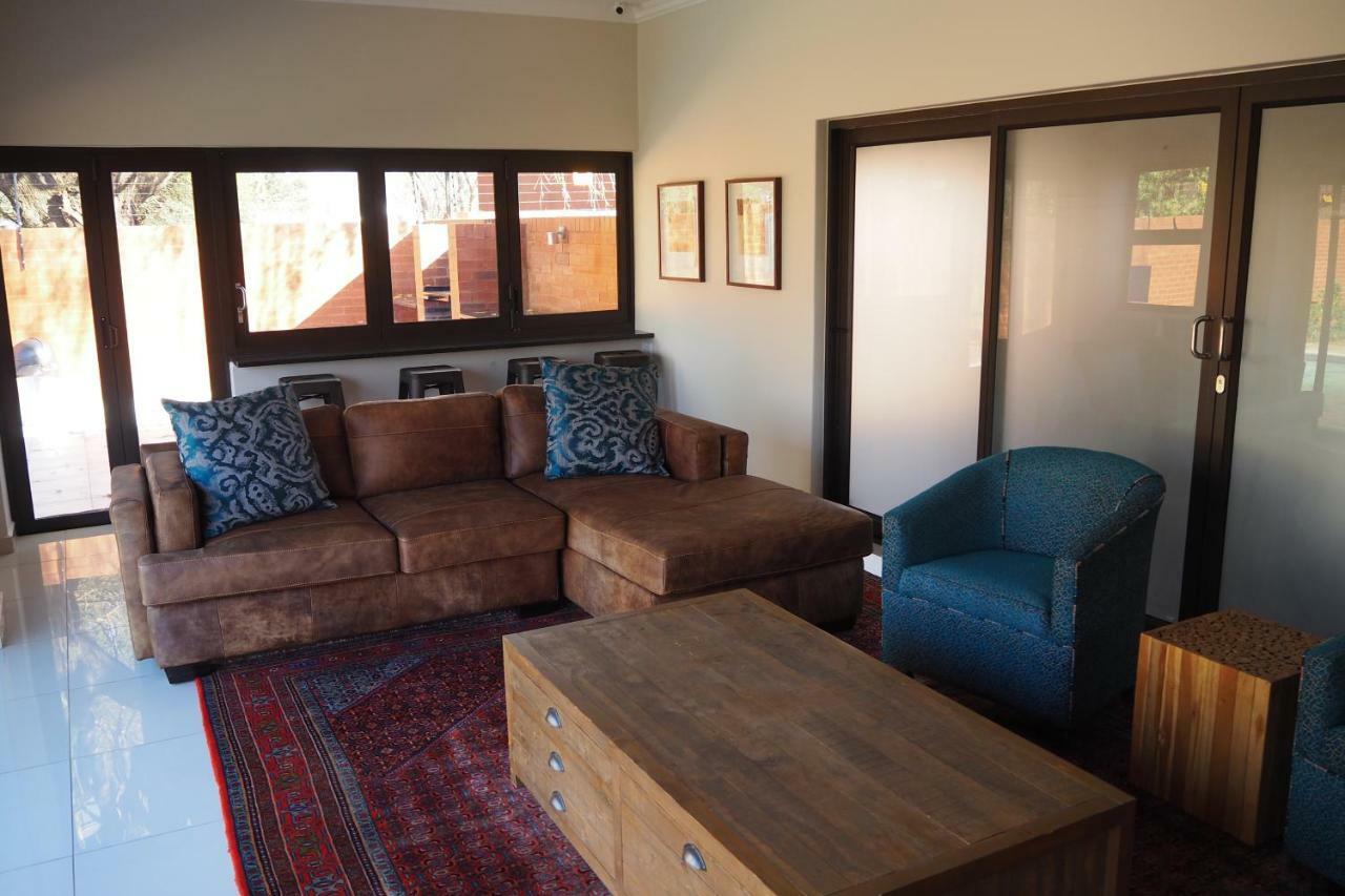 Or Tambo Self Catering Apartments, The Willows Боксбург Екстериор снимка