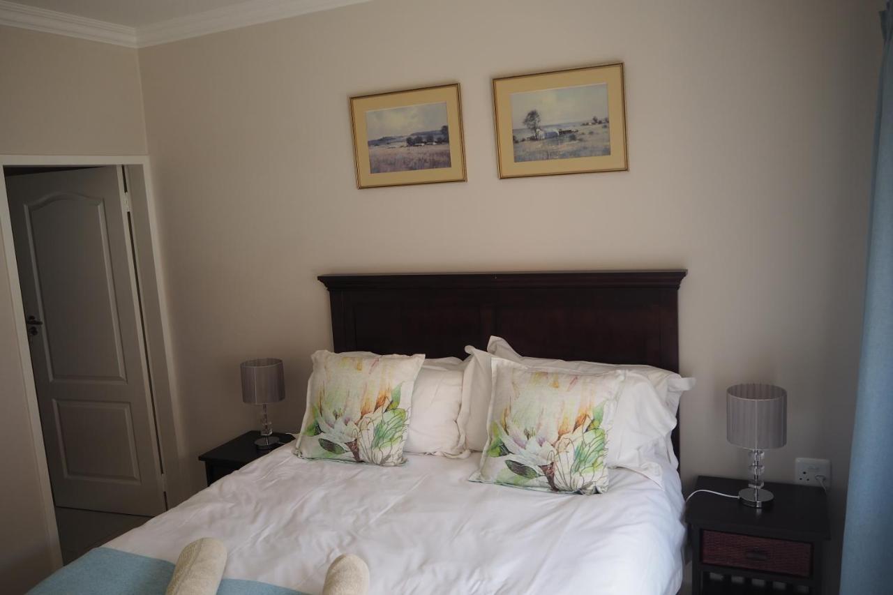 Or Tambo Self Catering Apartments, The Willows Боксбург Екстериор снимка